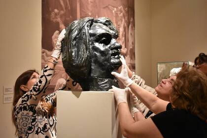 Visita guiada para personas con discapacidad visual en el Museo Nacional de Bellas Artes