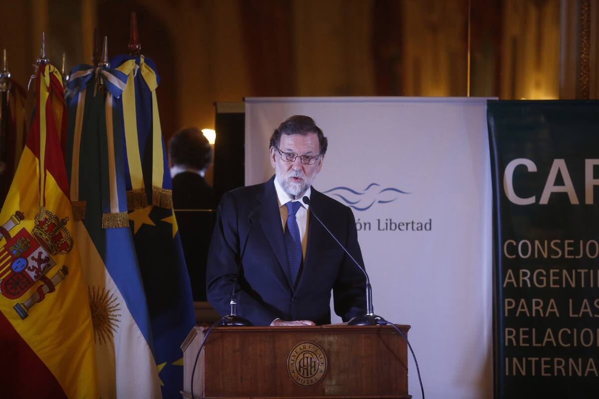 Visita oficial del presidente de gobierno de España, Mariano Rajoy. Conferencia en el hotel Alvear, CARI. Adalberto Rodríguez Giavarini, presidente Mauricio Macri