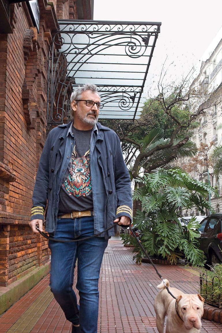 Visitamos a Benito Fernandez: recorremos su casa, su taller y vivimos con él su barrio.