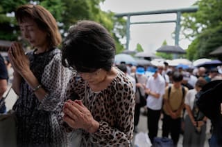 Líder japonesa evita visitar santuario criticado y no menciona remordimiento en aniversario de la 2GM