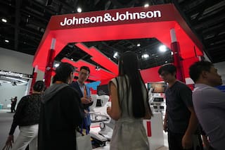 China dice que espera acordar "en breve" reducciones arancelarias con EE.UU.