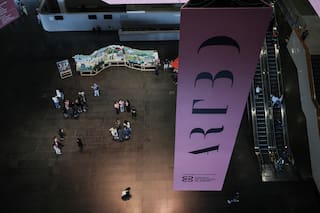 Colombiano vende sus escombros en feria de arte para reconstruirse tras el terremoto