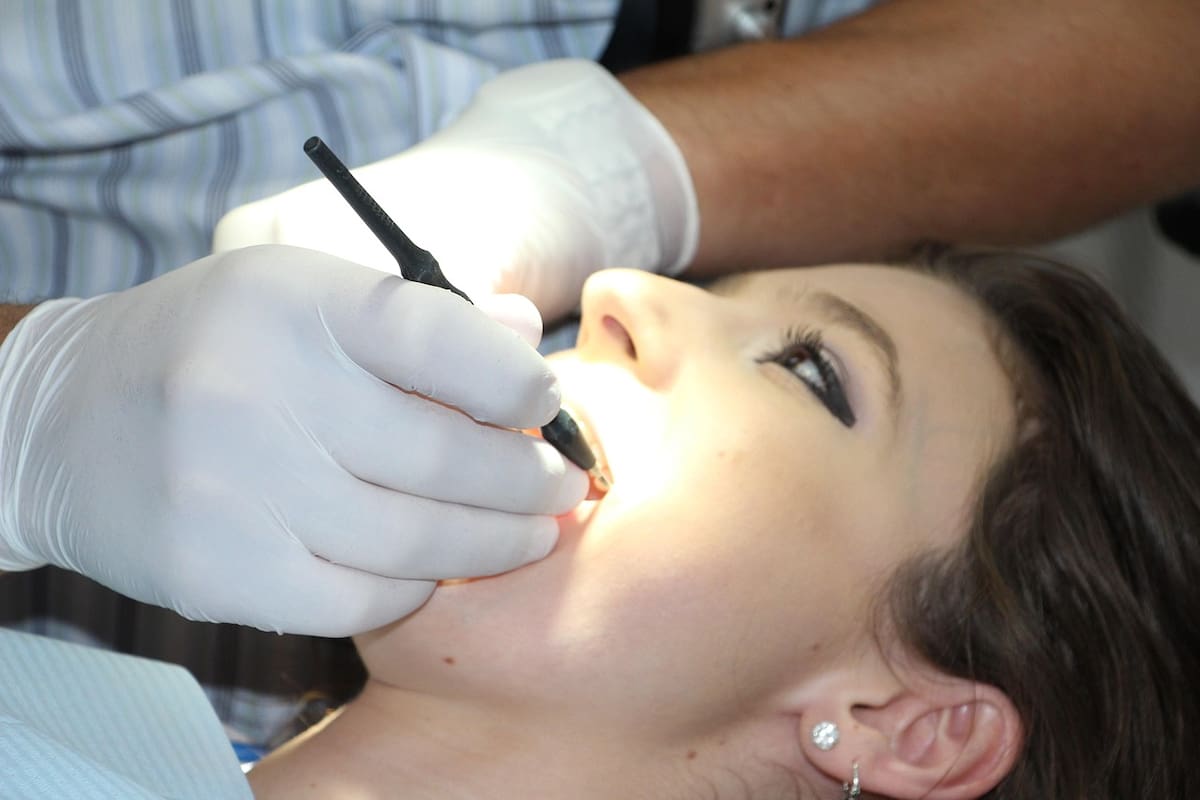 Visitar al dentista reduce en 81% el riesgo de enfermedad de las encías y caries combinadas (Foto de carácter ilustrativo: PIXABAY)
