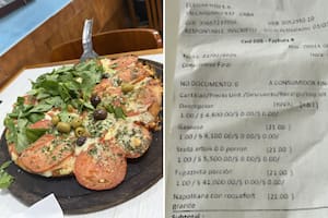 Visitó una reconocida pizzería porteña, mostró el ticket y fue viral en redes: cuánto gastó