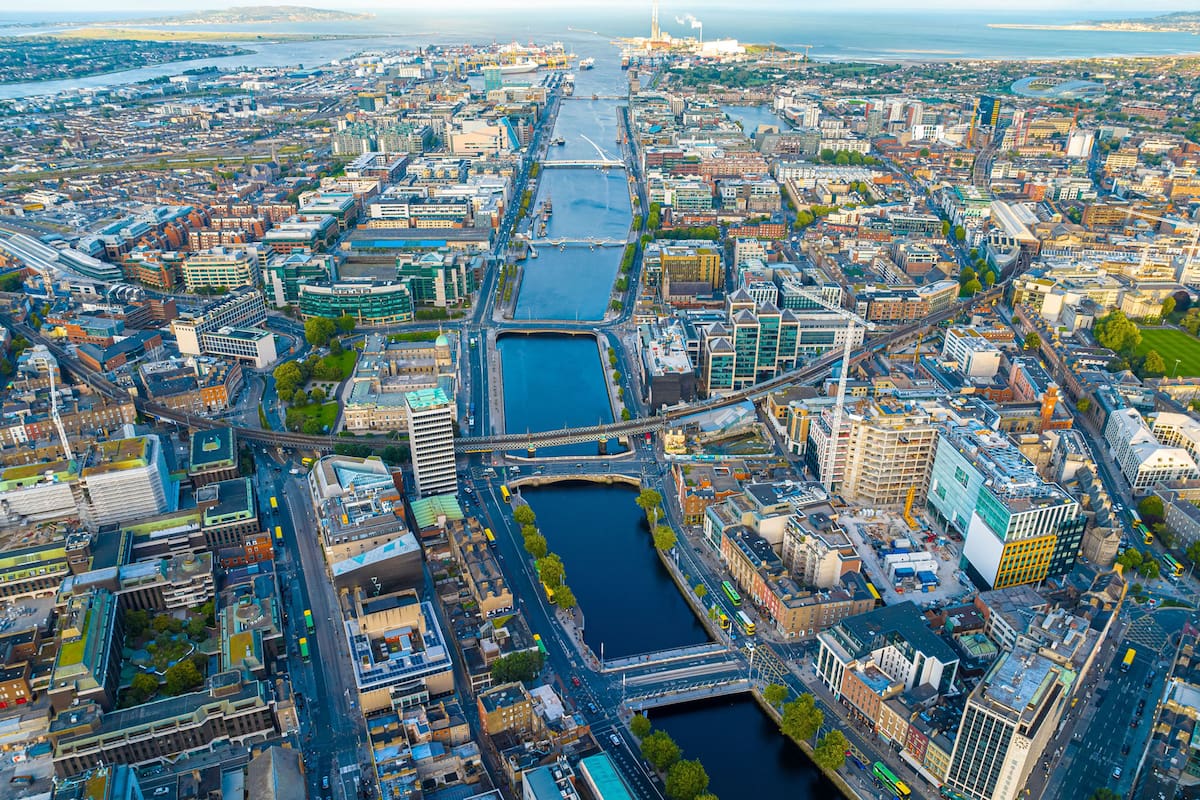 Vista aérea de Dublín y el río Liffey