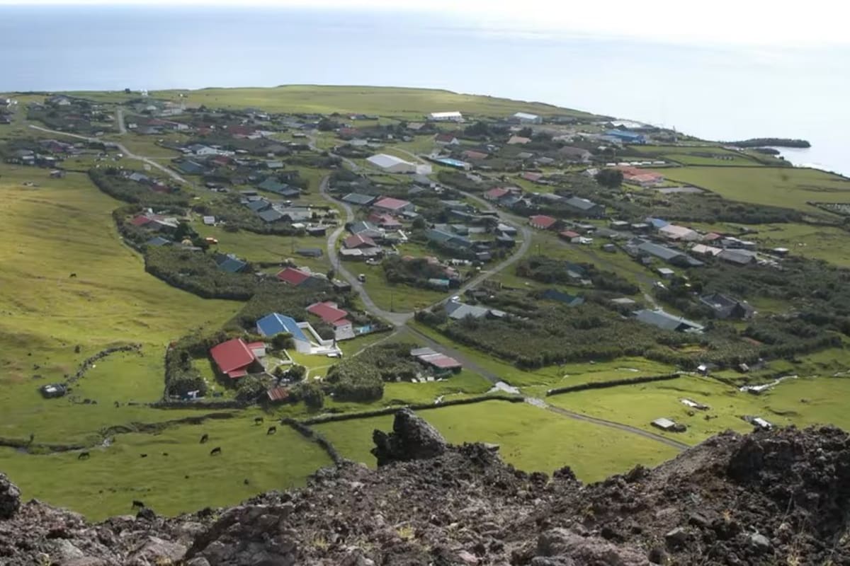 Vista aérea de Edimburgo de los Siete Mares, la capital de Tristán Da Cunha
