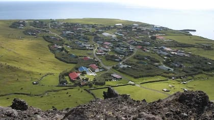 Vista aérea de Edimburgo de los Siete Mares, la capital de Tristán Da Cunha