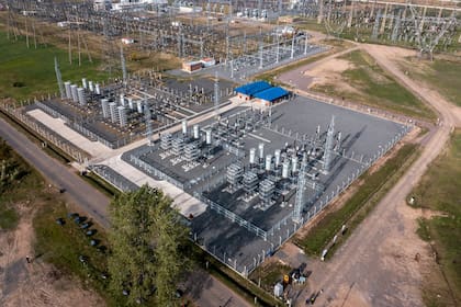 Vista aérea de la ampliación de la Estación Transformadora de Ezeiza, una obra de US$40 millones impulsada por PCR y ArcelorMittal Acindar para aumentar la capacidad de transporte eléctrico del corredor Comahue-Buenos Aires.