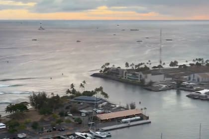Vista aérea de la costa de la ciudad de Honolulú antes de la llegada del tsunami