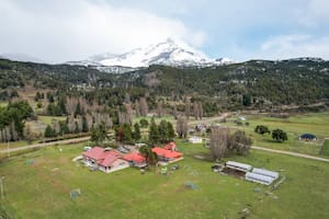 Vista aérea de la escuela N°103 en Villa Lago Rivadavia
