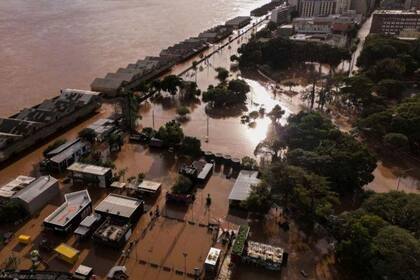 Vista aérea de la zona portuaria inundada de Porto Alegre.