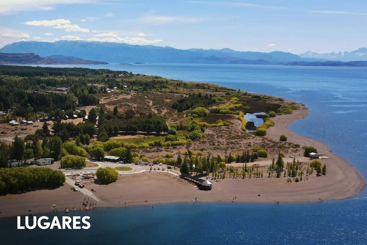 La costanera sobre el lago Buenos Aires convoca a pobladores y turistas.