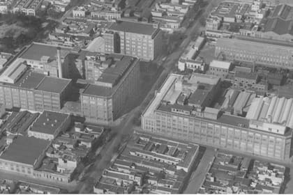 Vista aérea de los distintos establecimientos de Alpargatas, en Barracas