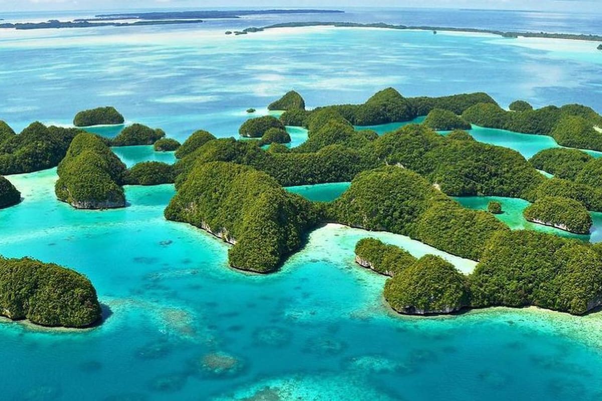 Vista aérea de Palau, un archipiélago de más de 500 islas que forma parte de la región de Micronesia en el océano Pacífico occidental y que no ha registrado casos de coronavirus