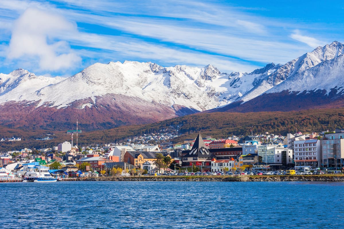 Vista aérea de Ushuaia, la ciudad más austral del mundo, donde se lleva a cabo el primer proyecto carbono neutral del país