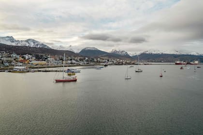 Vista aérea de Ushuaia, Tierra del Fuego (Foto de CRISTIAN URRUTIA / AFP)