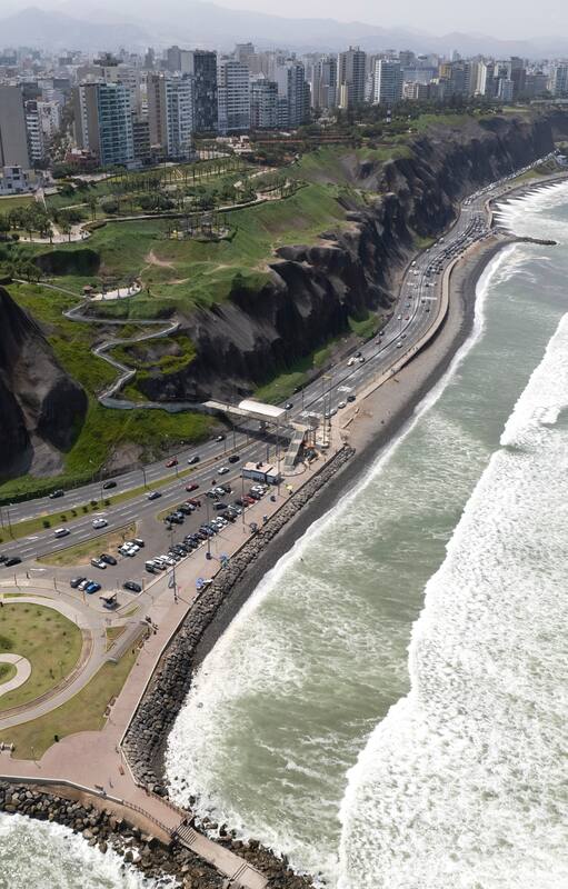 Vista aérea del distrito de Miraflores, en Lima, el 28 de marzo de 2023 (AP Foto/Martín Mejía, archivo)