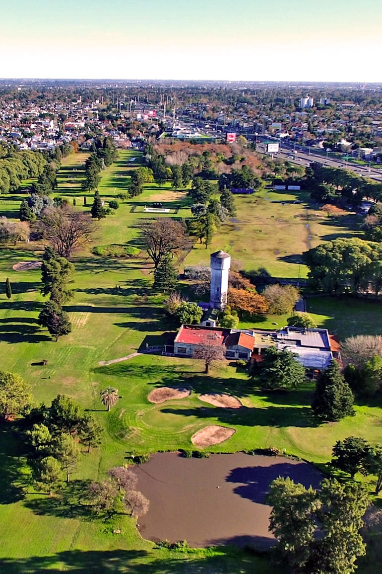 Vista aérea del golf club de Villa Adelina