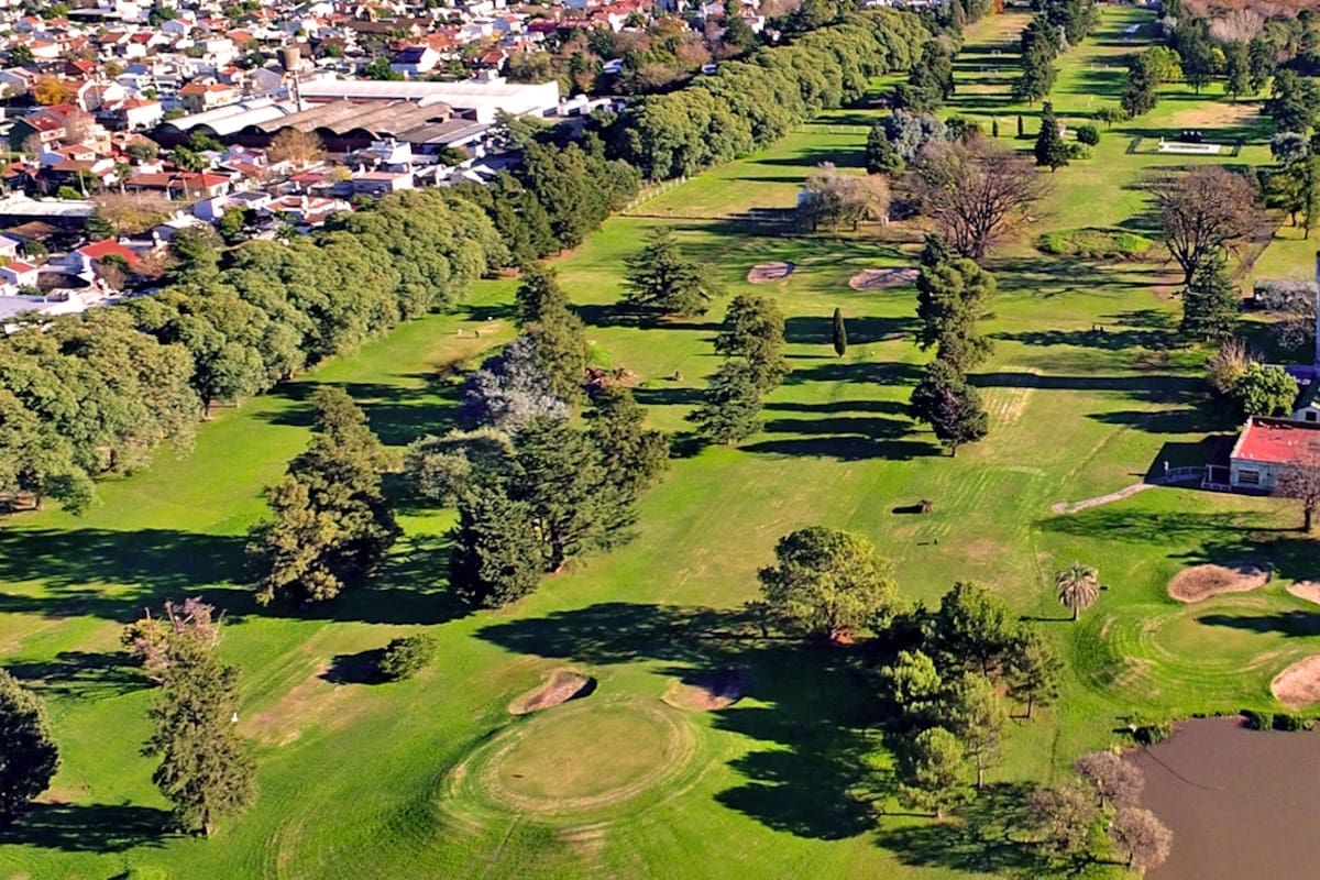 Vista aérea del golf club de Villa Adelina