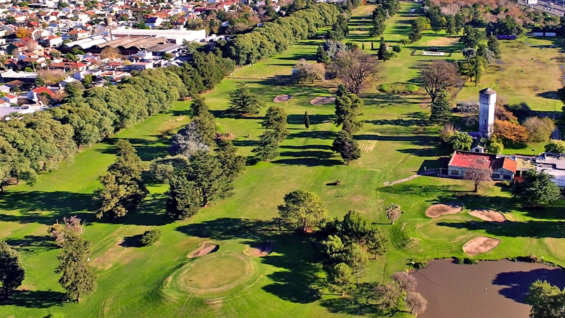 Vista aérea del golf club de Villa Adelina