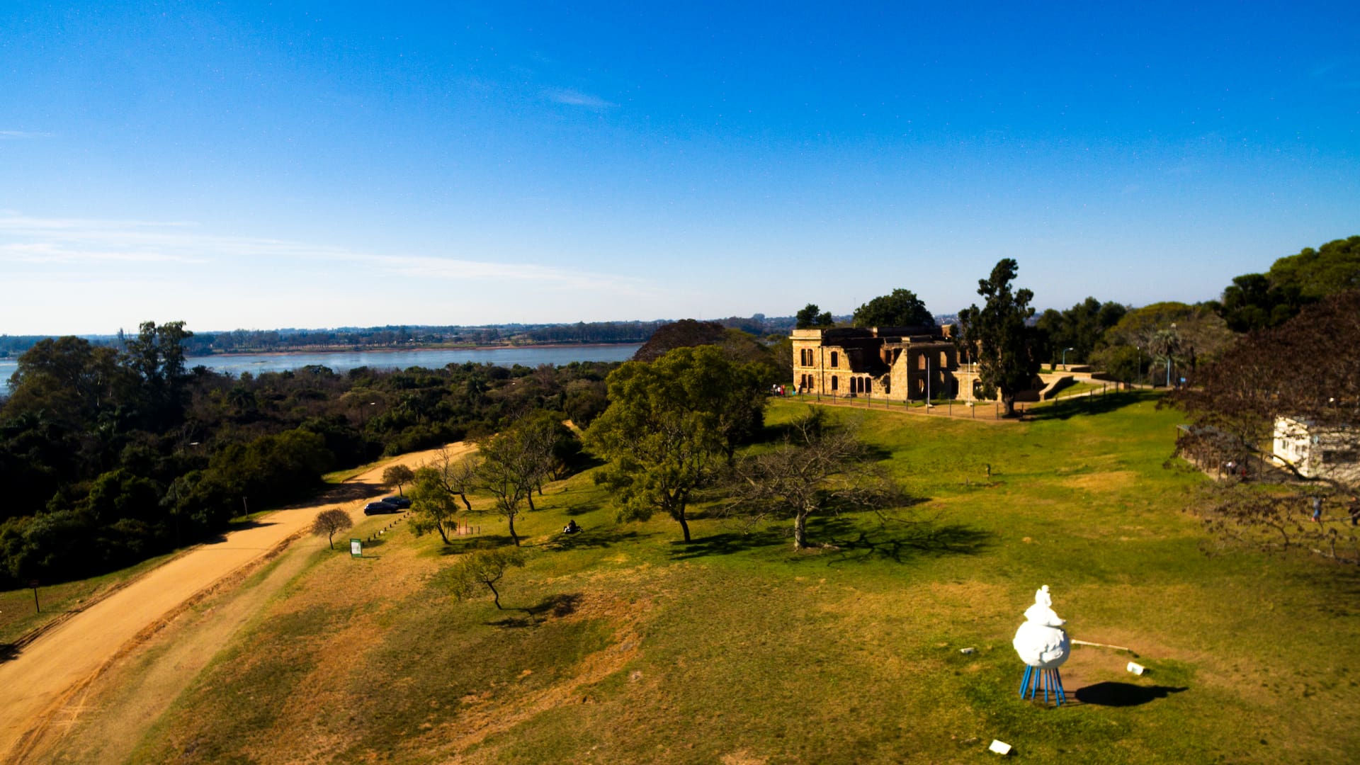 Vista aérea del Parque San Carlos, uno de los hitos locales de gran valor histórico.