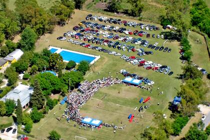 Vista aérea del predio que utiliza el colegio como campo de deportes