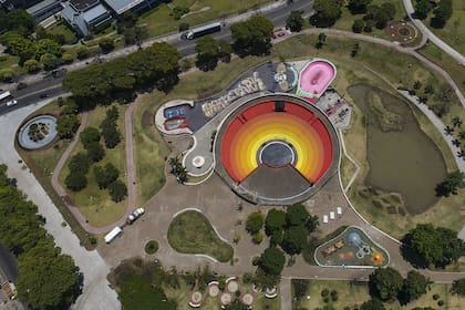 Vista área del anfiteatro, la pista de skate y el espacio de parkour