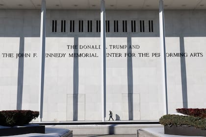 Vista de frente al Kennedy Center para las Artes Escénicas, el 2 de febrero de 2026, en Washington