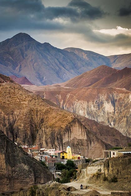 Vista de Iruya entre los cerros.