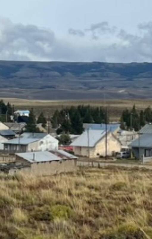 Vista de la aldea rodeada de coirones.