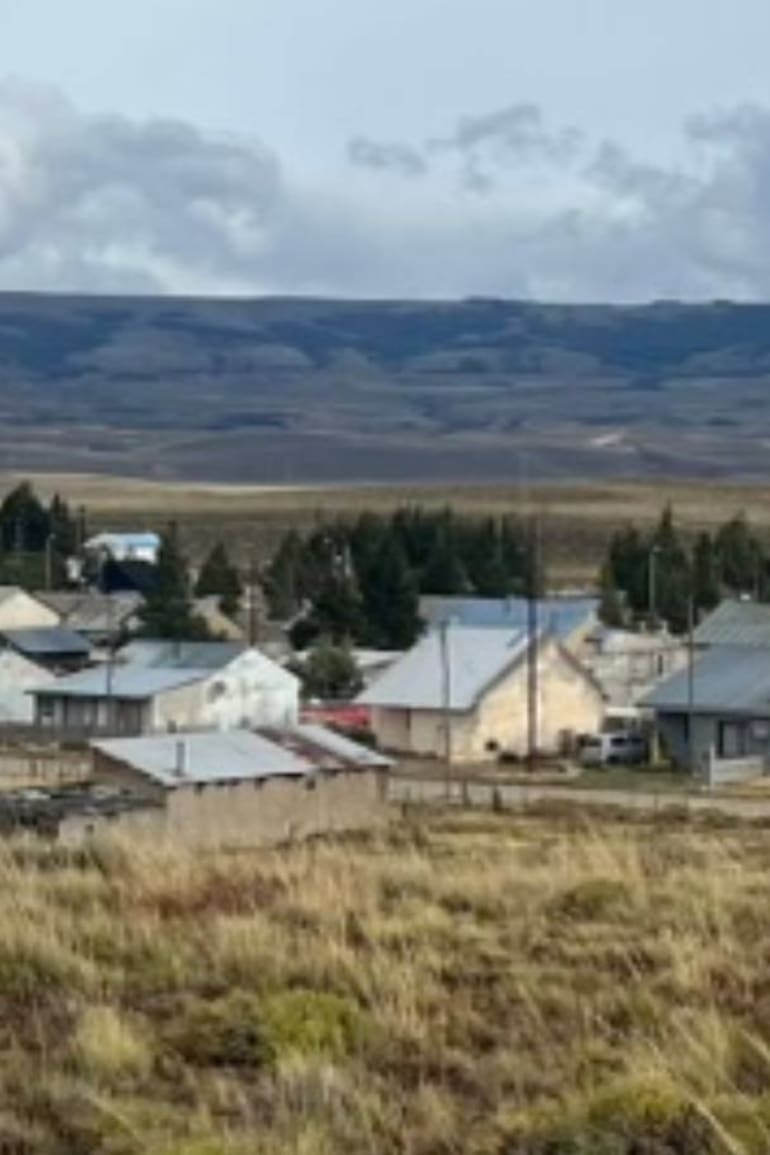 Vista de la aldea rodeada de coirones.