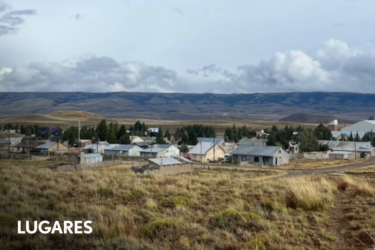 Vista de la aldea rodeada de coirones.