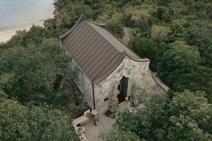 Vista de la capilla en una isla privada de Bahamas. El lugar
fue decorado con arreglos realizados con gypsophila (paniculata)