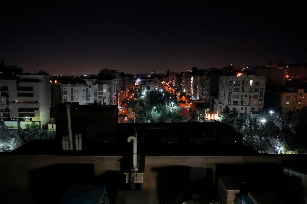 Vista de la capital de Irán, Teherán, en la madrugada del 26 de octubre de 2024. (AP Foto/Vahid Salemi)