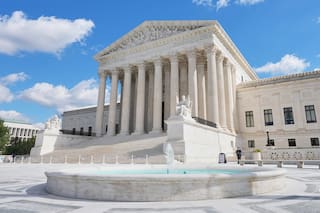 Corte Suprema de EEUU rechaza restricciones de Trump a la atención médica de presos transgénero