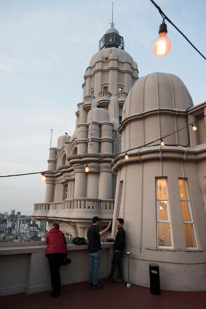 Vista de la cúpula y el faro del Palacio Barolo, desde la terraza del piso 16