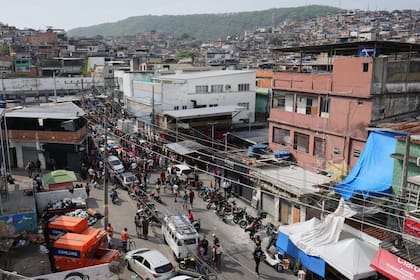 Vista de la favela Complexo da Penha en Río de Janeiro