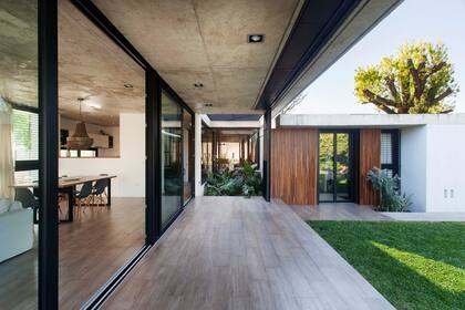 Vista de la galería interior de una casa.