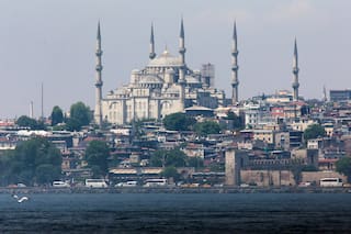 Turquía condena a cinco alcaldes opositores; críticos lo ven como persecución política