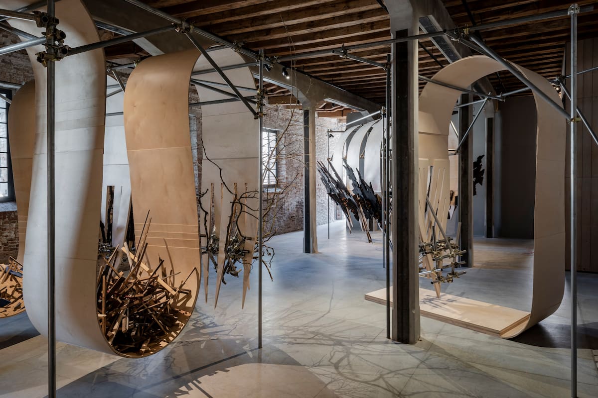 Vista de la obra "Ojalá se derrumben las puertas", de Luciana Lamothe