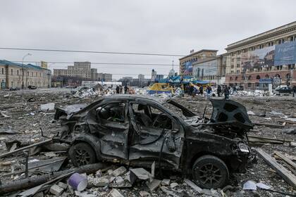 Vista de la plaza central de Járkiv, la segunda ciudad de Ucrania, tras los bombardeos rusos de ayer