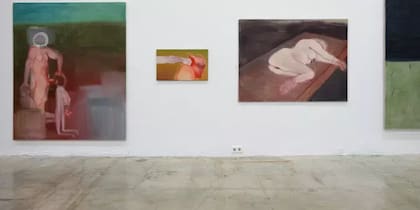 Vista de la sala de la exposición de Miriam Cahn en el Palais de Tokyo, donde el domingo se produjo el ataque a una obra de arte tildada de apología a la pornografía infantil