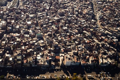Es la villa más grande en cuanto a territorio de la Ciudad Autónoma de Buenos Aires y una de las mayores en cuanto a población, contándose 40.059 habitantes hasta el 2018