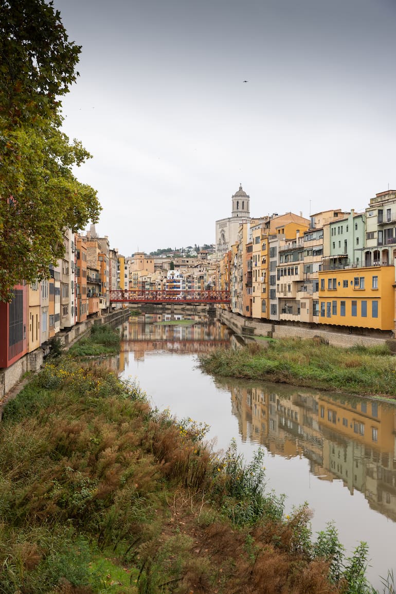 Vista de las casas del río Oñar.