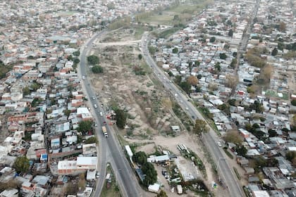 Itatí tiene alrededor de 15.000 habitantes, mientras que Villa Azul es un poco más pequeña