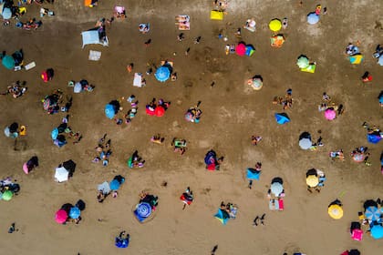 Vista de playa en San Bernardo, en el Partido de la Costa