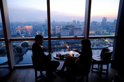 Vista de Puerto Madero desde el Crystal Bar del Alvear Icon Hotel