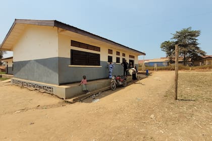 Vista de una escuela en la provincia de Ituri, la localidad más afectada por el ébola en el Congo, el 27 de agosto de 2026