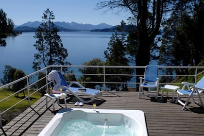 Vista de uno de los hoteles elegidos como el mejor de Sudamérica, en Bariloche
