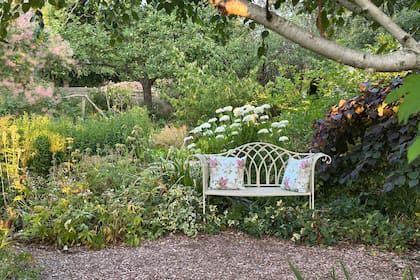 Vista de Woodland Garden. "Walter y yo teníamos unas pocas cosas muy claras cuando empezamos a hacer el jardín. La primera, que debía ser tan modesto y humilde como la casa, un típico jardín de campo con caminos tortuosos y rincones inesperados", escribió Margery en su libro